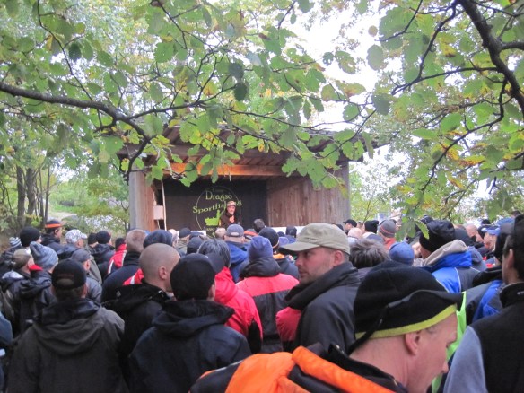Samling inför ulämning av startbrickor