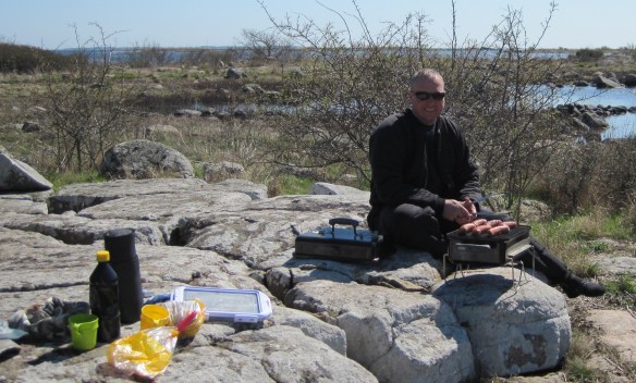 Korvgrillning i härligt solsken