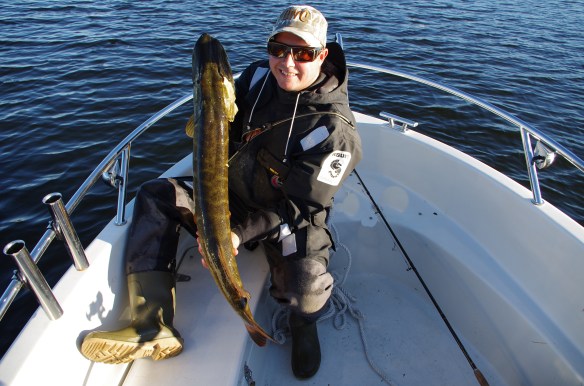 ryggen på 102 cm gäddan