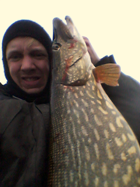 Viktor med fet gädda